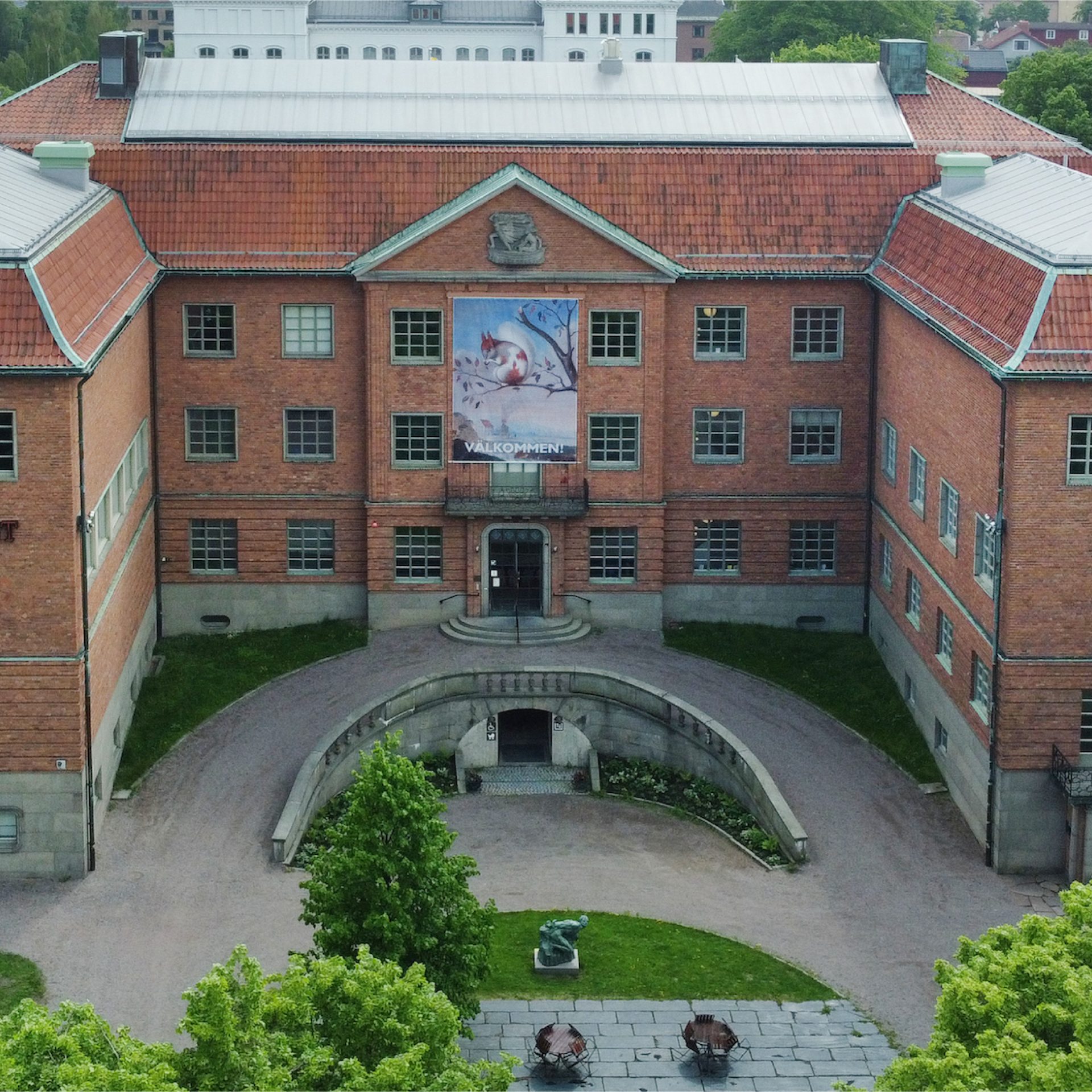 Foto på Länsmuseet Gävleborgs fasad i Gävle.